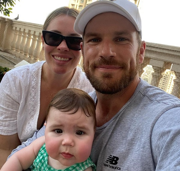 Aaron Finch's wife and daughter